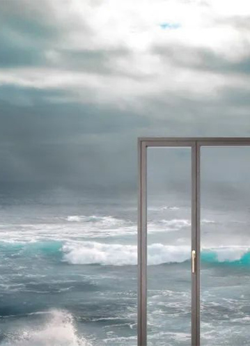 窗外暴風(fēng)驟雨丨窗內(nèi)靜謐安寧