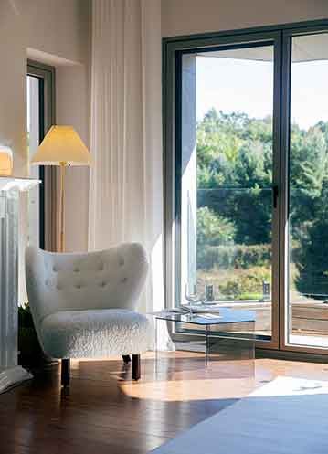 如果你懂了古代城門為什么都向內(nèi)開，就明白內(nèi)開窗的好了！